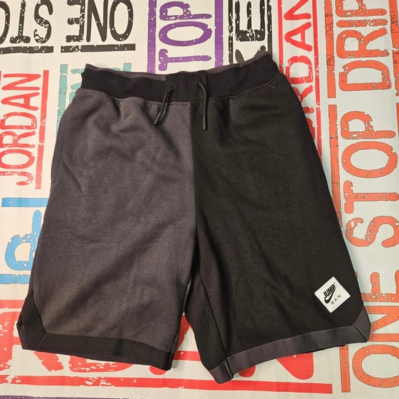 Sz large kids Jordan shorts - Picture 2 of 8